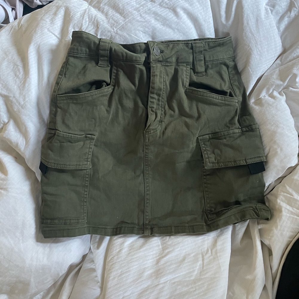 Cargo Skirt, Garage